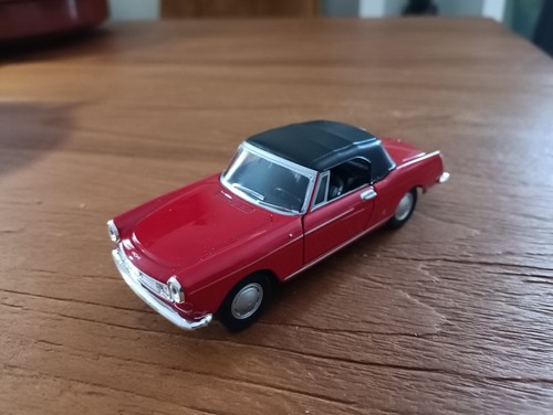 Peugeot 404 coupé neuve - 404,