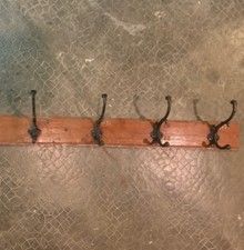 Patères Ancienne en Fontes École Couvent Sacristie Vestiaire  