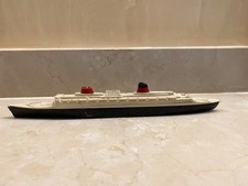 Vieux jouet - paquebot LE FRANCE - en métal et plastique