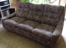 Canapé 3 places transformable, et 2 fauteuils, tissu multicolore