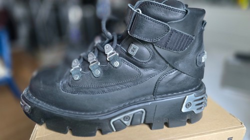 New rock boots size - rock,