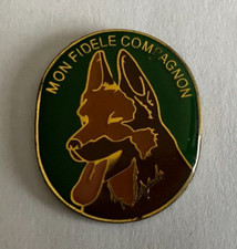 68 - Pin's CHIEN BERGER