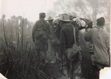 PHOTO PRESSE GUERRE INDOCHINE VIETNAM 1953 EVACUATION BLESSES  LAICHAU TSIN HO