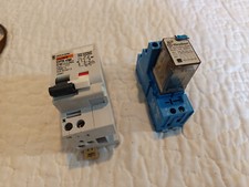 Disjoncteur Différentiel Merlin Gerin C10 20907 0.300A + Relais Finder 94.04