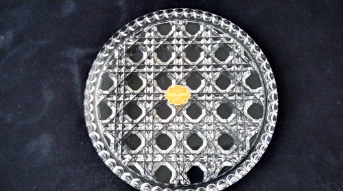 Dessous plat cristal de - dessous, en