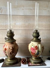 Paire de lampes à pétrole - inspiration chinoise avec  chien Fô en relief -  