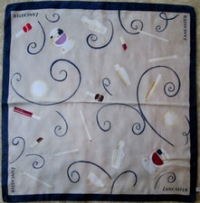 LANCASTER  Foulard  100% soie  en TBEG vintage et authentique 74x77 cm