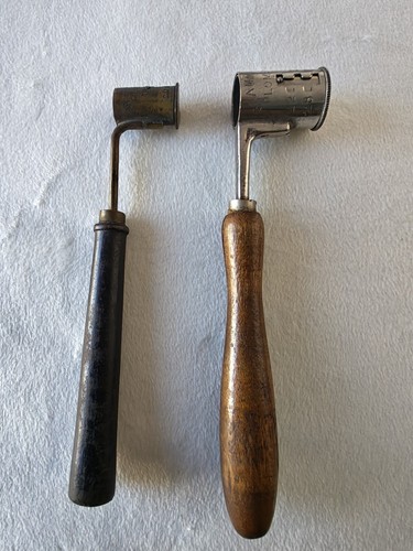 Deux ancien doseur poudre - deux,