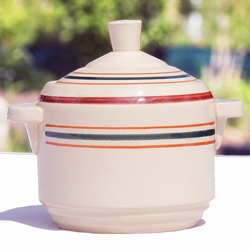 Ancien pot avec - , en