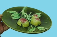 old majolica plate,  BARBOTINE  en trompe l'oeil décor pommes  en relief  .