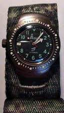 Montre couronne à gauche