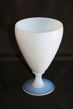 Vase en opaline blanche -