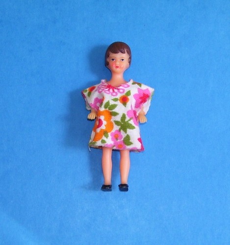 Petite poupée ari - petite,