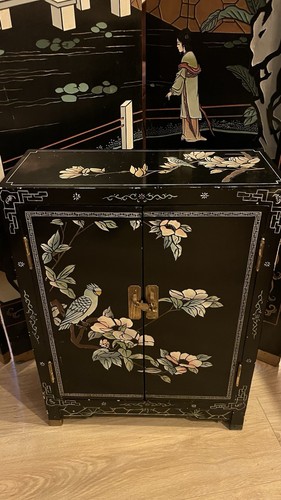 Petit meuble asiatique motifs