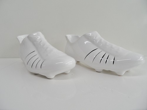 Deux chaussures sport - de,