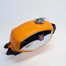 RÉSERVOIR PEUGEOT GT10 – CHROMÉ + ORANGE – PIÈCE D’ORIGINE – BON ÉTAT