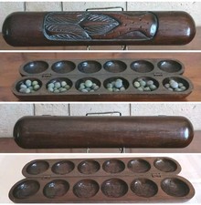 ANCIEN JEU AFRICAIN ARTISANAL AWALÉ EN BOIS D'AFRIQUE SCULPTÉ DANS LA MASSE 