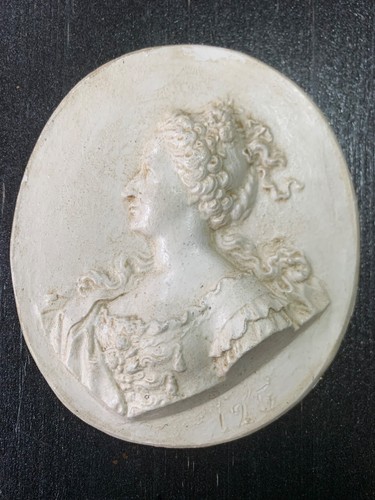 Médaillon plâtre profil