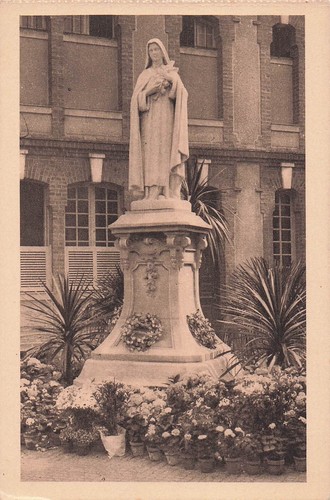 Lyon statue sainte - lyon,