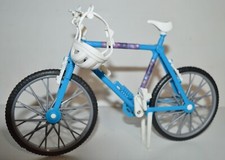 VELO VTT AVEC CASQUE / 27 X 18 cm / plastique