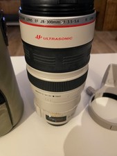 Vends Objectif Canon EF 28-300mm f/3.5-5.6 en très bon état avec bague et housse