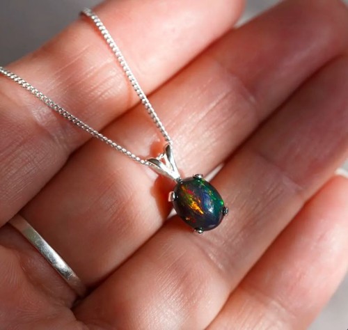 Collier opale noire - en,