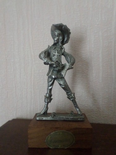 Figurine etain la - de,