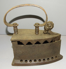 -ANCIEN FER A REPASSER FER  A BRAISES EN FONTE  XIXe  COLLECTION DECO VITRINE  D