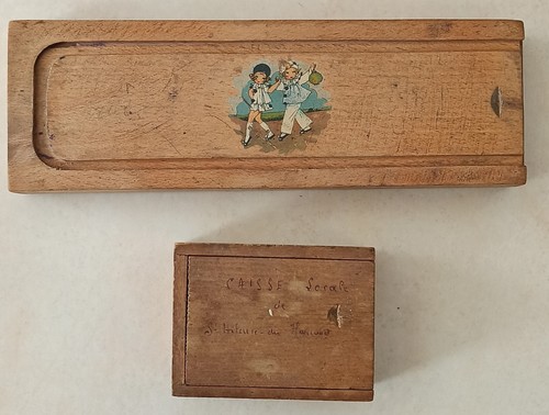 Ancien plumier boîte - +,