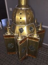 lustre marocain or en parfait état.70 cm de hauteur 34 cm de large