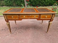 Bureau plat en acajou et placage d'acajou de style Louis XVI bronze XIXème