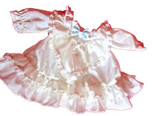 robe blanche petite poupée