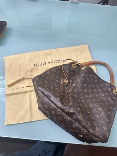 Louis vuitton monogram artsy - monogram,
