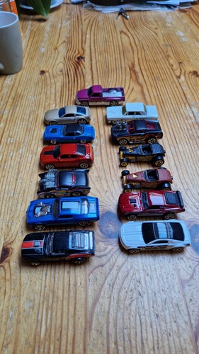Hotwheels lot 13 voitures - -,