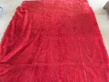 Couvre dessus de lit VINTAGE en poil rouge fourrure synthétique années 70 80