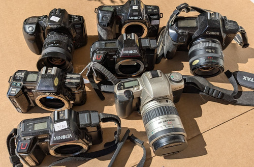 Lot reflex argentiques dont - 7,