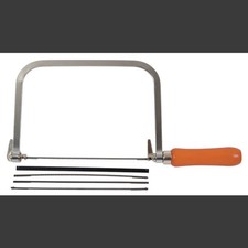 Scie à chantourner avec 3