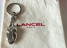 Porte clés charm Lancel. Chouette. Anneau non siglé LANCEL. Pochon .