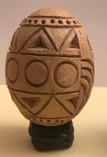 Œufs en Pierre SANS socle et avec motifs différents