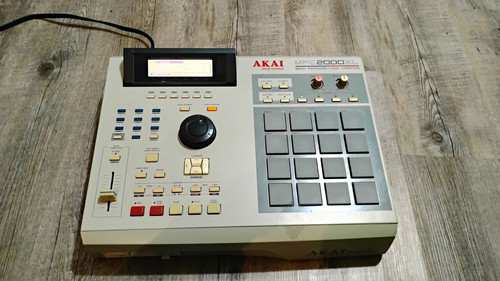 Akai mpc2000xl sampler - akai,