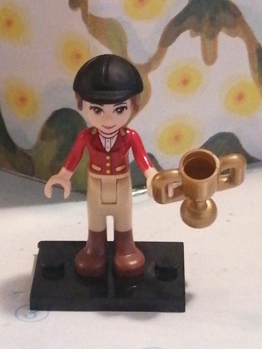 Lego friends minifig mia - friends,