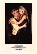 Photo de presse.MLE10617.30x20 cm environ.1997.James King et sa mère.Katsumi