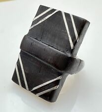 Originale bague en bois et incrustation d'argent à motif géométrique t. 58