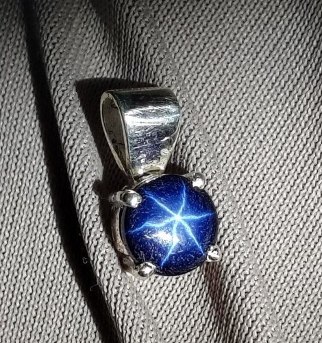 Collier pendentif saphir