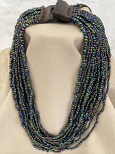 Collier fantaisie, multi rang, perles de verres, fermoir en bois, couleur irisée