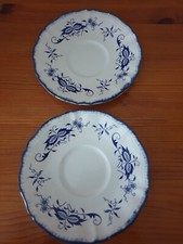 Deux assiettes à dessert Lancaster en porcelaine bleue et blanche 18 cm