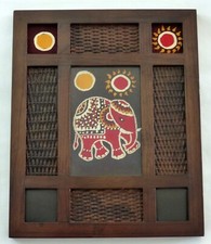 Cadre avec motif éléphant peint sur tissu (Inde).