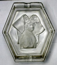 Ancien cendrier verre moulé