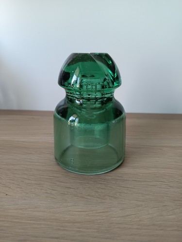 Isolateur électrique - 🔌,