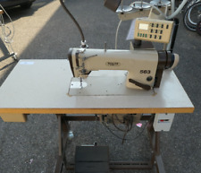 Machine à coudre piqueuse plate  PFAFF, type 563 variocontroleur V720 tbé